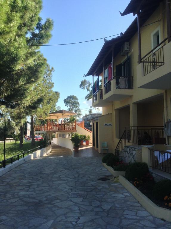 Michalis Place Apartments Василики Экстерьер фото